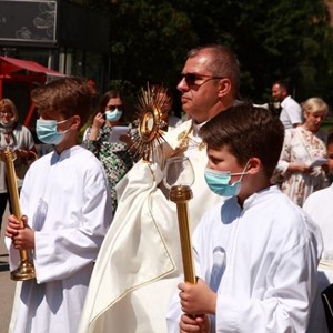 Blagdan Tijelova i tijelovska procesija u Župi bl. Alojzija Stepinca na Trnjanskoj Savici